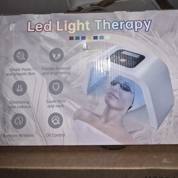 LED Face Mask Light Therapy Device - Picture 2 of 4